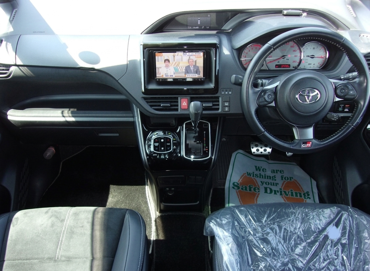 Toyota Voxy eidt 3